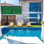 5 Bedroom Luxury With Private Pool Hot Tub 카스