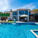 5 Bedroom Luxury With Private Pool Hot Tub 빌라