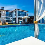 빌라 5 Bedroom Luxury With Private Pool Hot Tub