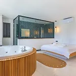 5 Bedroom Luxury With Private Pool Hot Tub 빌라