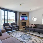 5 Bedroom Luxury With Private Pool Hot Tub
