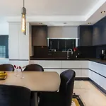 5 Bedroom Luxury With Private Pool Hot Tub