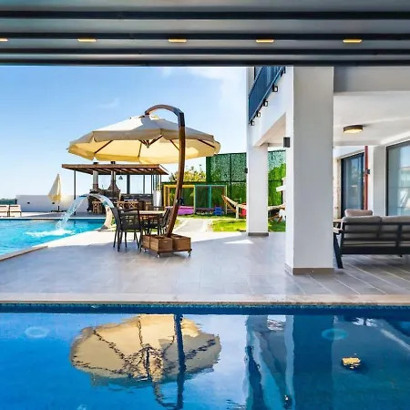 فيلة 5 Bedroom Luxury With Private Pool Hot Tub