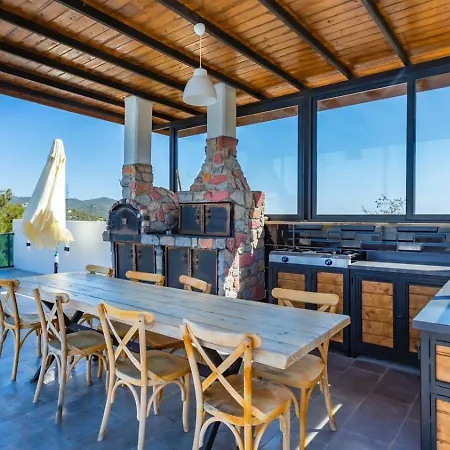 5 Bedroom Luxury With Private Pool Hot Tub فيلة