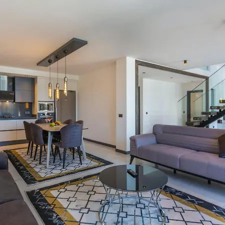 5 Bedroom Luxury With Private Pool Hot Tub فيلة