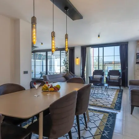 5 Bedroom Luxury With Private Pool Hot Tub *