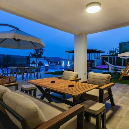 5 Bedroom Luxury With Private Pool Hot Tub