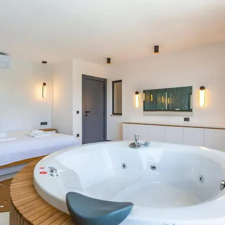 5 Bedroom Luxury With Private Pool Hot Tub كاس