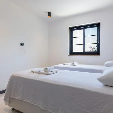 5 Bedroom Luxury With Private Pool Hot Tub فيلة