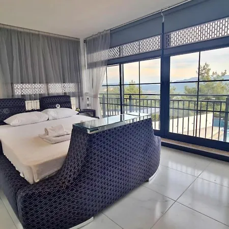 5 Bedroom Luxury With Private Pool Hot Tub فيلة *