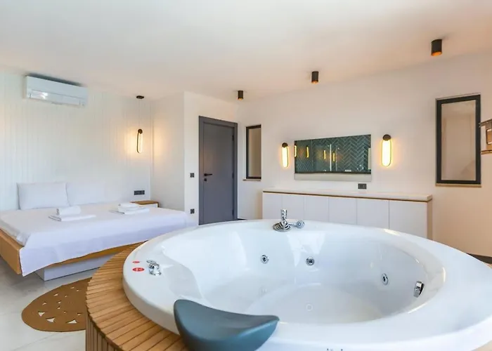 Kas 5 Bedroom Luxury With Private Pool Hot Tub Kas